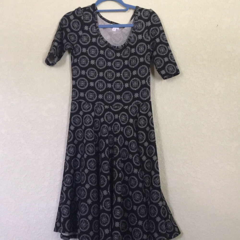 Black and white patterned dress
